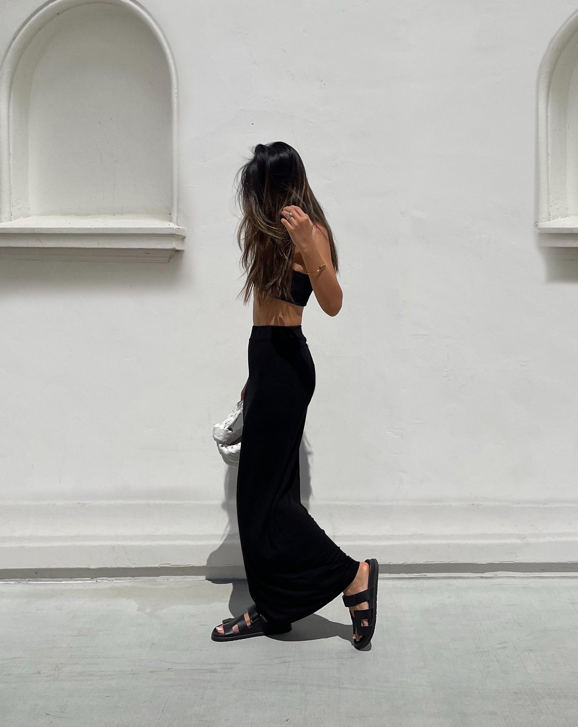Elastic Waist Midi Skirt in Black